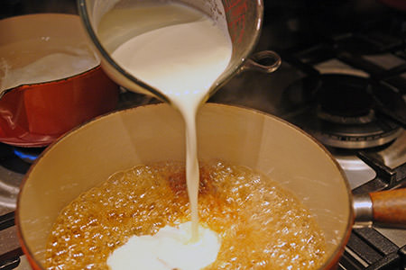 making caramel sauce