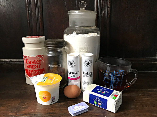 Tea-soaked sultana buttermilk pancakes ingredients
