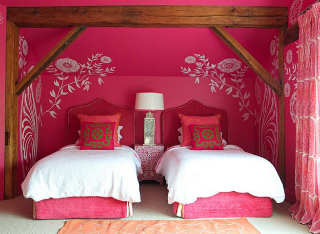 Hibiscus pink decorated twin bedroom