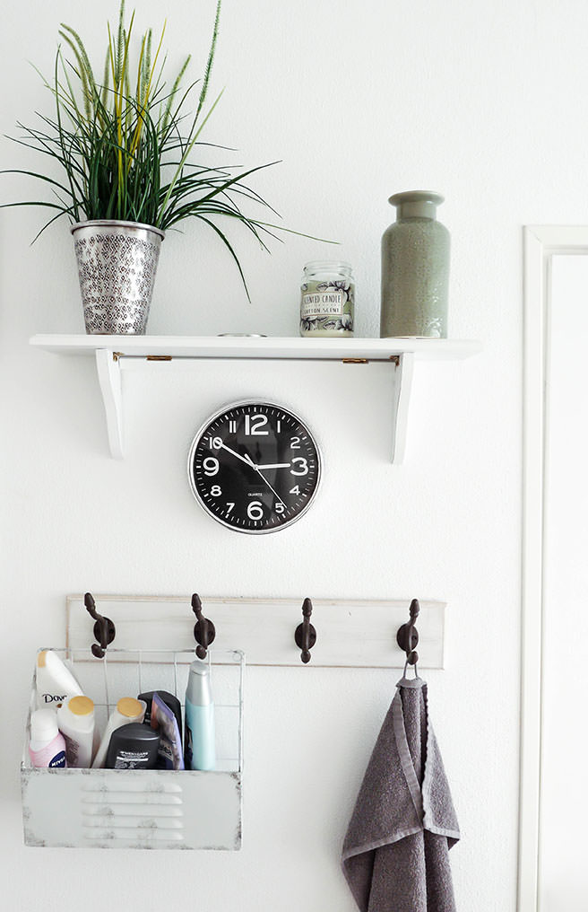 Simple bathroom shelving & storage