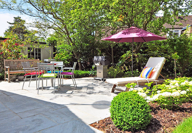 Garden furniture with pink parasol