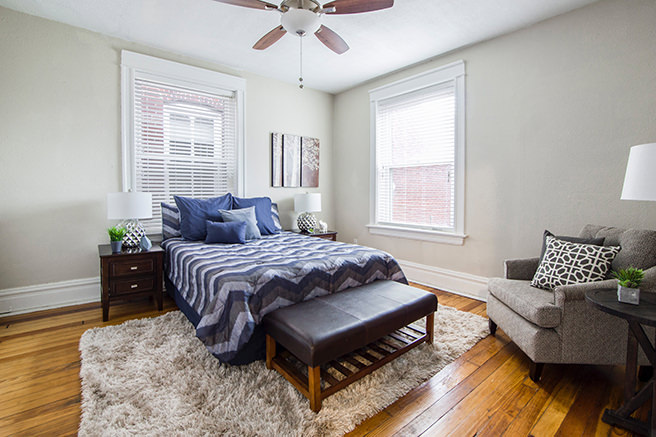 Bed with bed linen in shades of dark blue