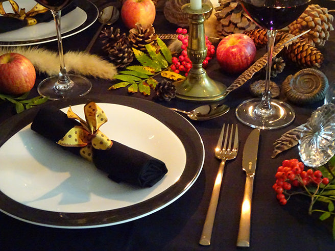Sponsored: Dark and dramatic autumn table setting - H is for Home